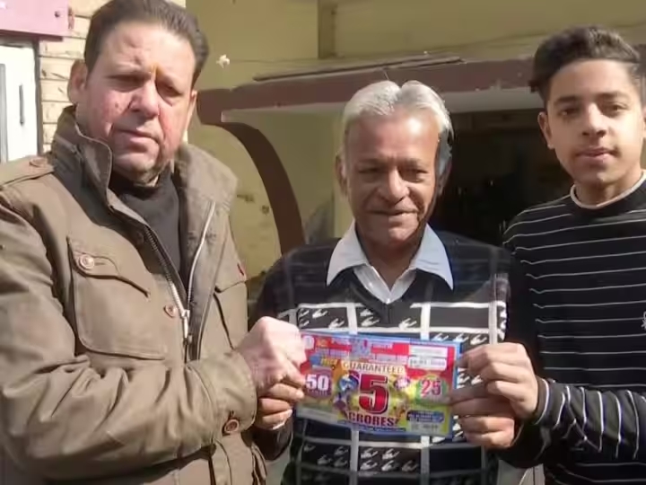 Punjab में 88 साल के बुजुर्ग महंत ने जीती 5 करोड़ रुपये की लॉटरी