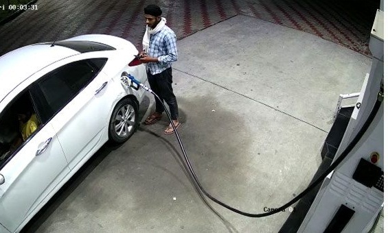 गाड़ी में Petrol डलवाकर बिना पैसे दिए फरार हुआ शख्स, घटना CCTV में कैद