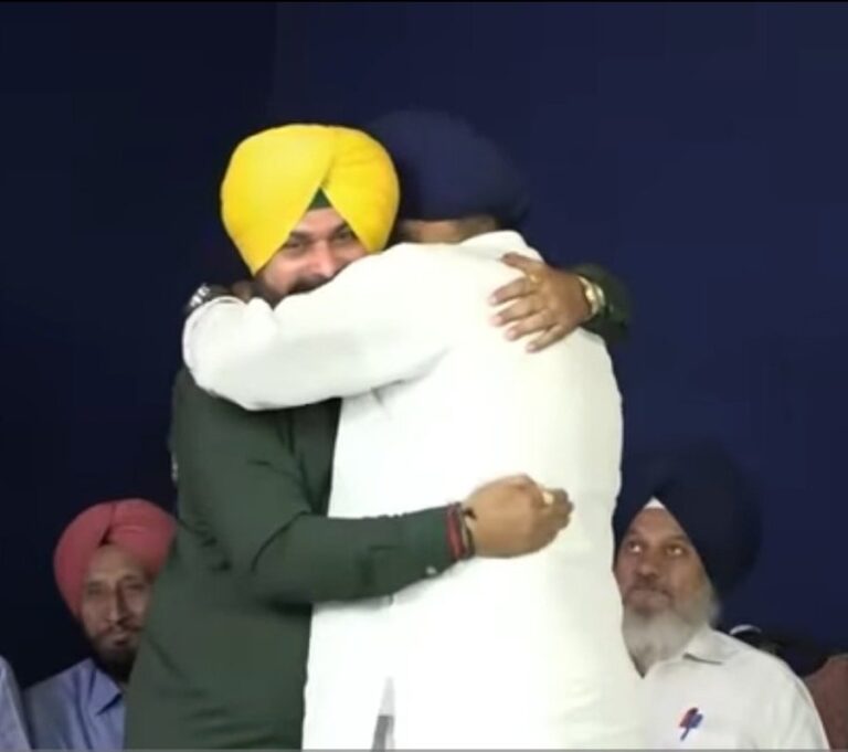 ਪੰਜਾਬ ਪ੍ਰਦੇਸ਼ ਕਾਂਗਰਸ ਦੇ ਸਾਬਕਾ ਪ੍ਰਧਾਨ ਅਤੇ ਅਕਾਲੀ ਦਲ ਦੇ ਸੀਨੀਅਰ ਆਗੂ ਦੀ ਜੱਫੀ ਨੂੰ ਲੈ ਕੇ ਗਰਮਾ ਗਈ ਸਿਆਸਤ