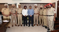 IPS Kuldeep Singh Chahal द्वारा मुलाजमों को डीजीपी कमेंडेशन डिस्क से किया गया सम्मानित