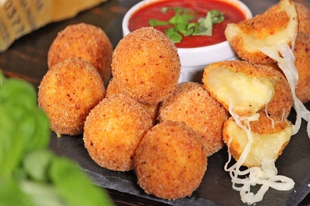 शाम की चाय के साथ घर पर बनाएं ‘POTATO CHEESE SHOTS’