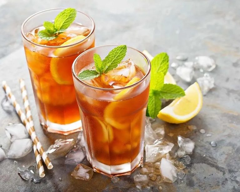 गर्मियों में रिफ्रेश रहने के लिए पिएँ ‘Lemon Ice Tea’, मिलेंगे कई फायदे, ये रही Recipe