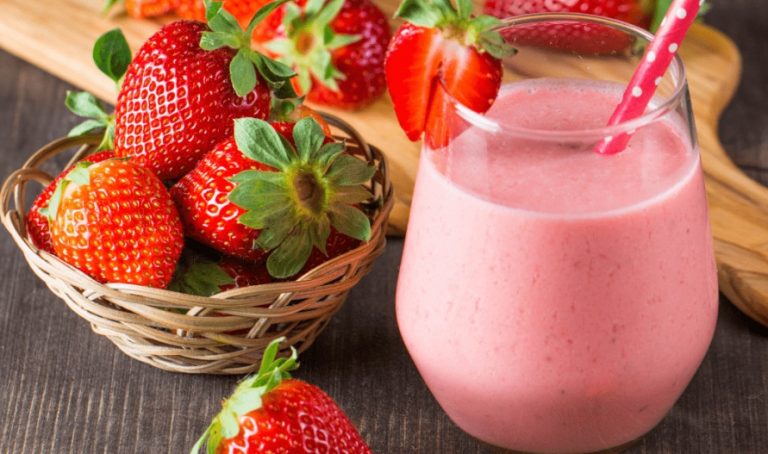 Recipe:  इस आसान तरीके से बनायें स्वादिष्ट Strawberry Shake