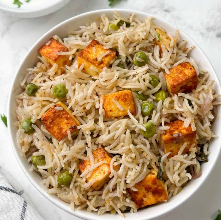 रेस्टोरेंट जैसे स्वादिष्ट Achari Paneer Pulao बनाना चाहतें है, तो follow करें यह Recipe